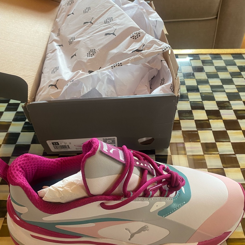 Woman's golf shoe new.  8.5. Puma